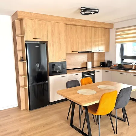 4friendscoresibrasov Alfa&omega Apartamento *