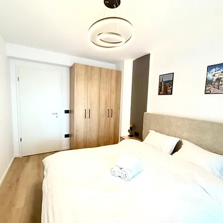 4friendscoresibrasov Alfa&omega Apartamento *